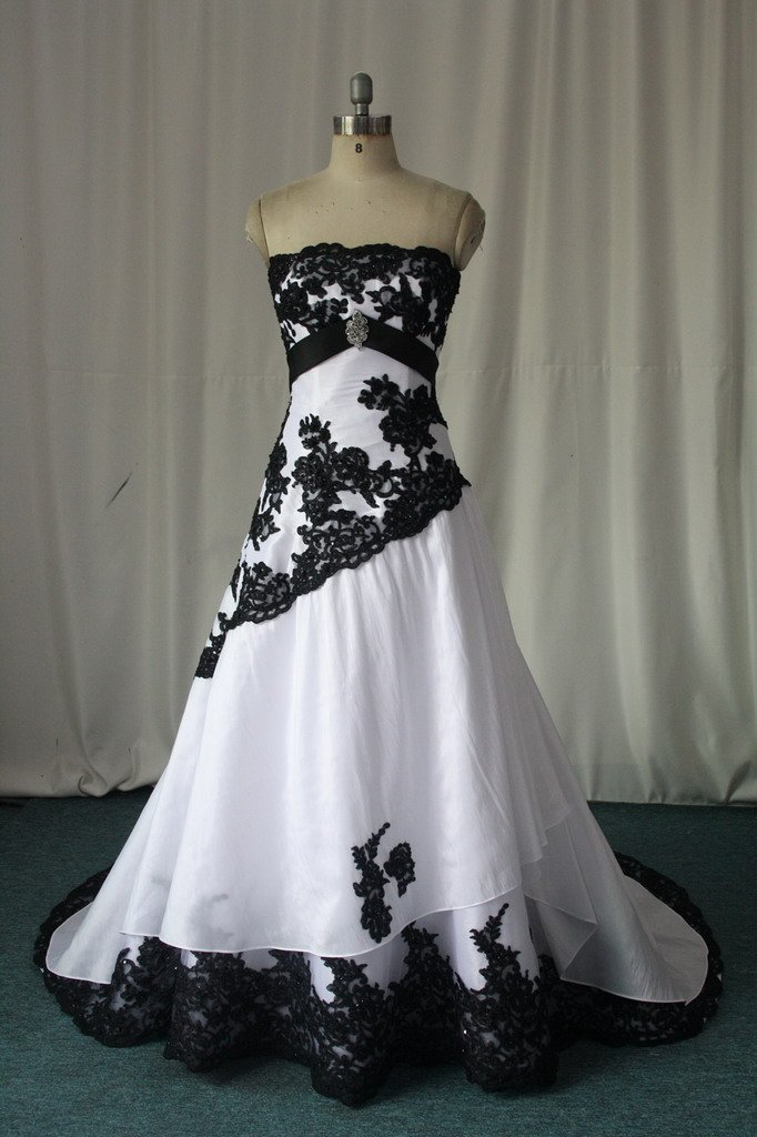 Black And White Lace Gown : New Fashion Collection