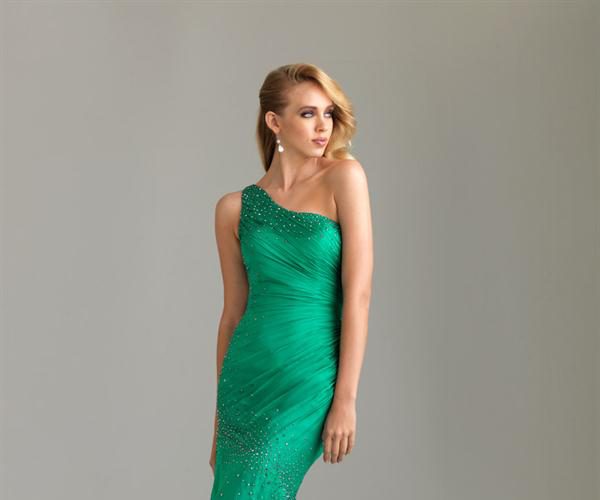 emerald-green-mermaid-gown-fashion-outlet-review_1.jpg