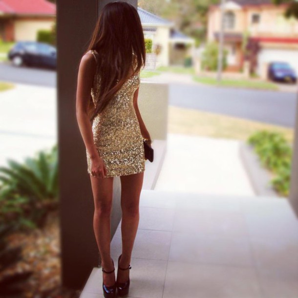 Short Gold Glitter Dress And The Trend Of The Year
