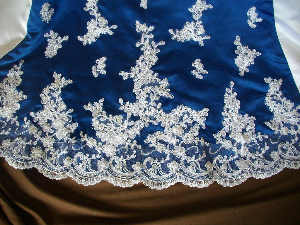 White Dress Blue Lace : A Wonderful Start