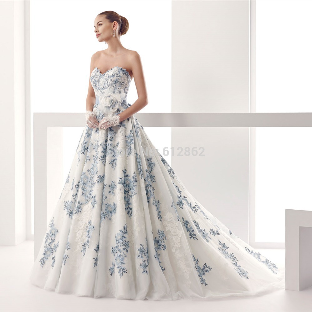 White Dress Blue Lace : A Wonderful Start